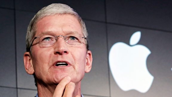 CEO da Apple é perseguido e ameaçado por mulher que diz ser sua esposa CEO da Apple é perseguido e ameaçado por mulher que diz ser sua esposa
