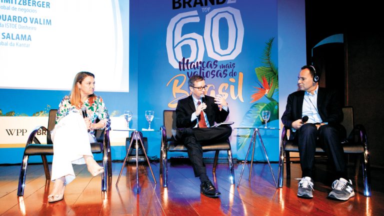 marca Brasil: Carla Schmitzberger, da Havaianas, Carlos Valim, da DINHEIRO, e Eric Salama, CEO da Kantar