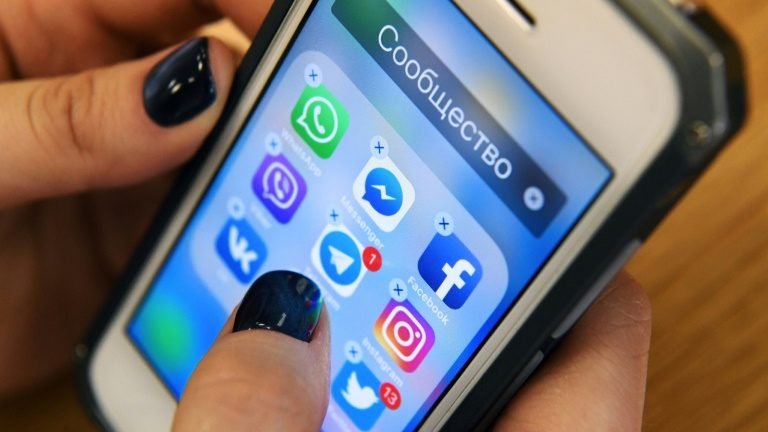 Pesquisa revela hábitos dos brasileiros em relação ao celular Pesquisa revela hábitos dos brasileiros em relação ao celular