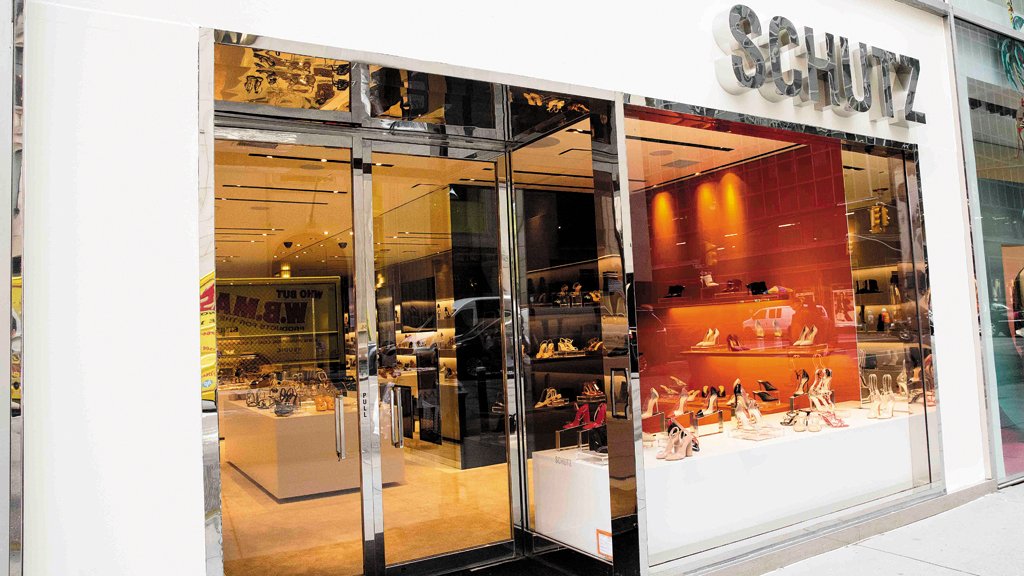 Arezzo abocanha o mundo - ISTOÉ DINHEIRO