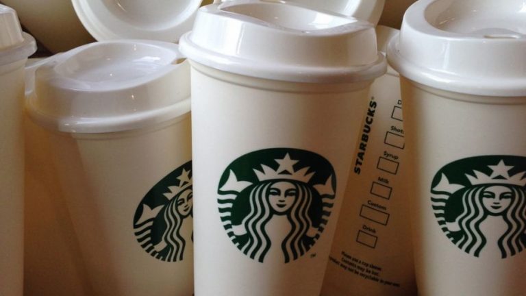 Starbucks investirá 1 milhão de libras em projetos de reciclagem
