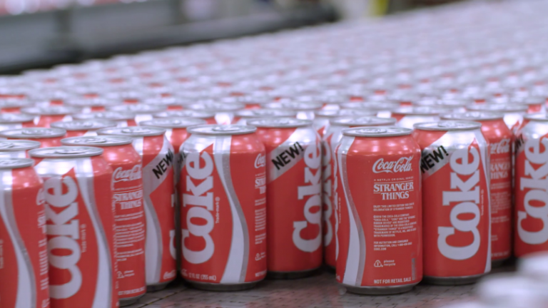 Fracasso nos anos 1980, New Coke é relançada para promover Stranger Things Fracasso nos anos 1980, New Coke é relançada para promover Stranger Things