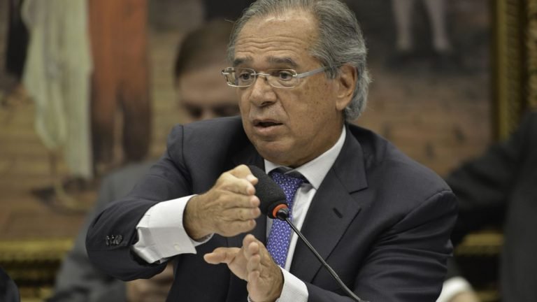 Pela 1ª vez, País reduzirá dívida com recursos de bancos públicos, diz Guedes Pela 1ª vez, País reduzirá dívida com recursos de bancos públicos, diz Guedes
