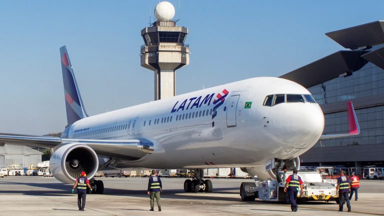 Latam é eleita a melhor aérea da América do Sul durante a Paris Air Show Latam é eleita a melhor aérea da América do Sul durante a Paris Air Show