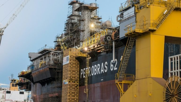 Bolsonaro diz não ter conversado com Trump sobre navios iranianos parados no PR Bolsonaro diz não ter conversado com Trump sobre navios iranianos parados no PR