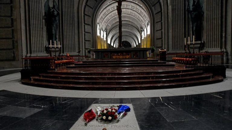 Espanha pronta para exumar o ditador Francisco Franco