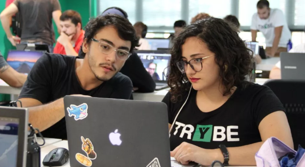 Startup que forma desenvolvedor e cobra após aluno conseguir emprego capta R$ 42 milhões Startup que forma desenvolvedor e cobra após aluno conseguir emprego capta R$ 42 milhões