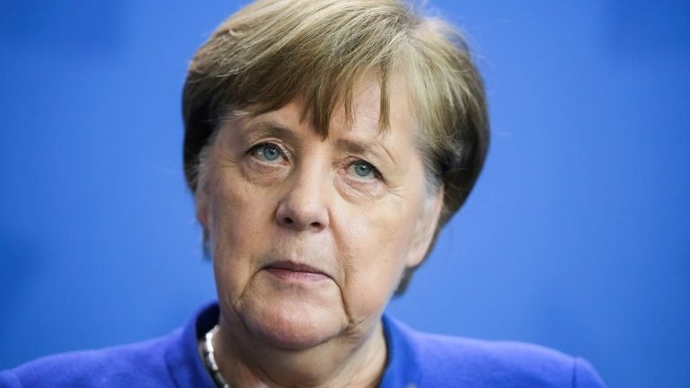 Merkel pede à China para ser o mais ‘transparente’ possível Merkel pede à China para ser o mais ‘transparente’ possível