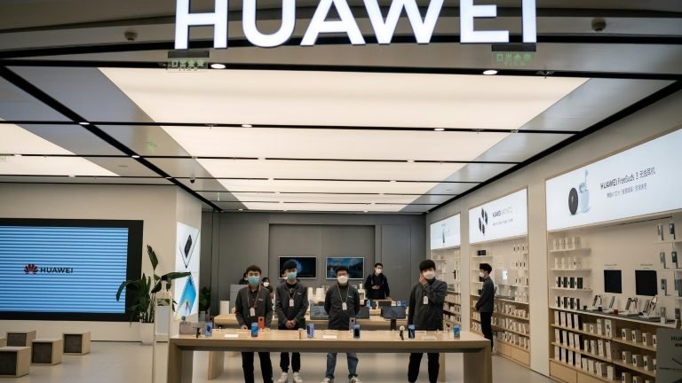 Pompeo espera reavaliação global da chinesa Huawei após pandemia Pompeo espera reavaliação global da chinesa Huawei após pandemia