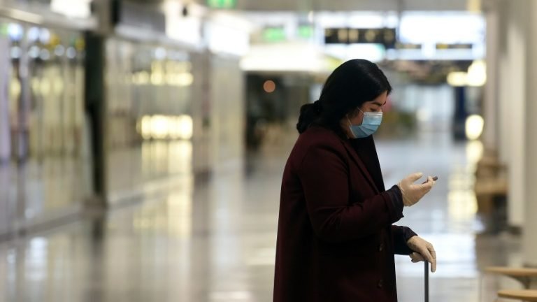 Vários países iniciam fim do confinamento, mas nenhum abre suas fronteiras Vários países iniciam fim do confinamento, mas nenhum abre suas fronteiras