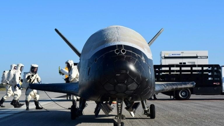 Exército dos EUA lança com sucesso drone espacial para pesquisa científica