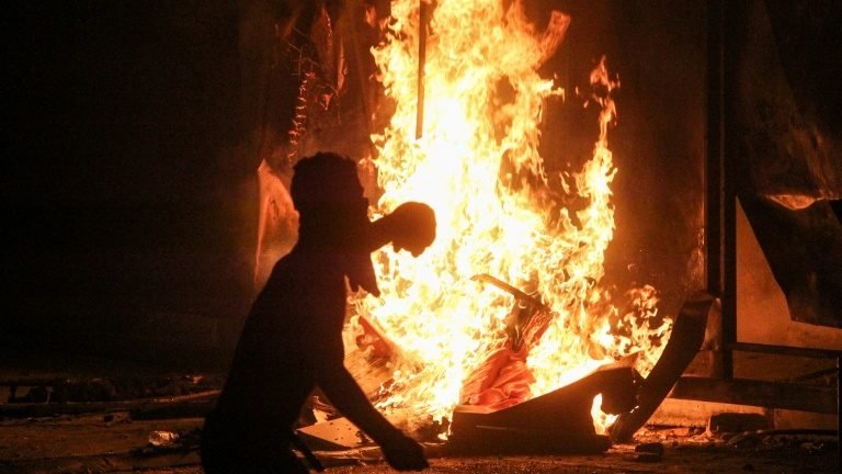 Explosão no Líbano acentua o sentimento anti-Hezbollah Explosão no Líbano acentua o sentimento anti-Hezbollah