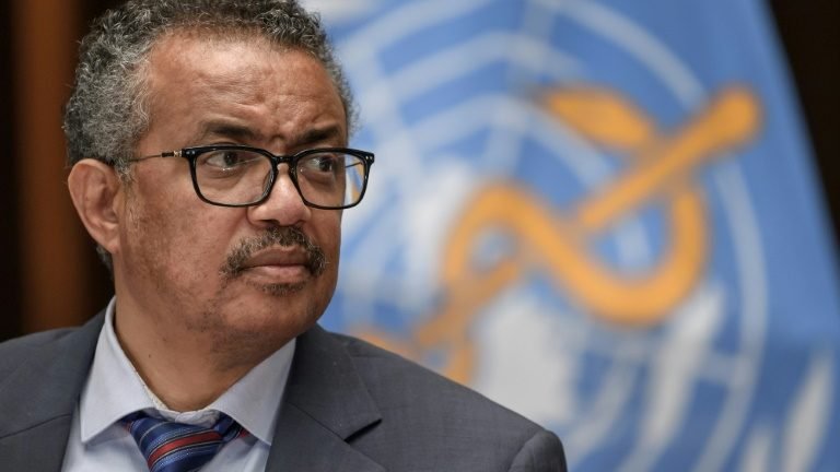 Chefe da OMS pede que qualquer ‘avanço’ na vacina beneficie todos os países Chefe da OMS pede que qualquer ‘avanço’ na vacina beneficie todos os países