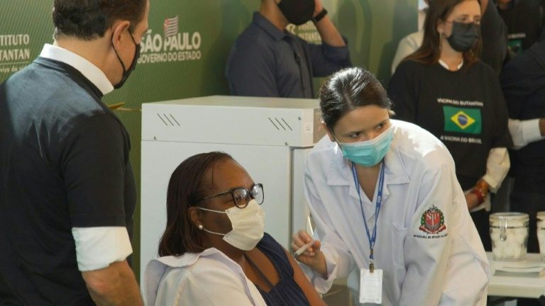 A 1° vacinada no Brasil  - AFP