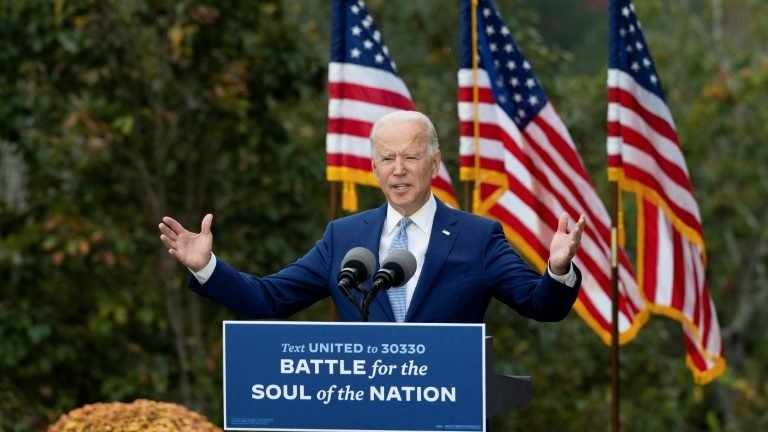 Biden foca no combate &agrave; covid e na calma ap&oacute;s mandato de Trump