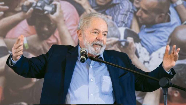 CARA DE REVANCHE Lula concede entrevista e discursa como candidato. Ele sabe que precisa afagar o mercado. Bolsonaro assimila o golpe e deve aprofundar ações populistas para agradar eleitor.