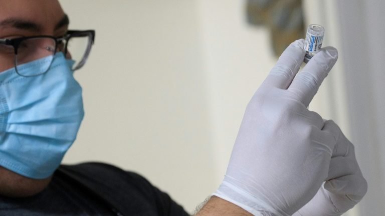 Vacinação com a Johnson & Johnson deve ser retomada nos EUA em breve, diz Fauci Vacinação com a Johnson & Johnson deve ser retomada nos EUA em breve, diz Fauci
