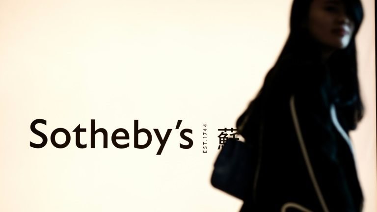 Leilão de obras digitais NFT na Sotheby’s alcança US$ 16,8 milhões Leilão de obras digitais NFT na Sotheby’s alcança US$ 16,8 milhões