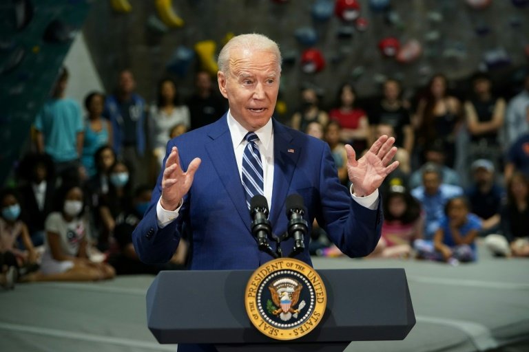Biden prop&otilde;e or&ccedil;amento de US $ 6 trilh&otilde;es para 'reinventar' a economia dos  EUA - ISTO&Eacute; DINHEIRO