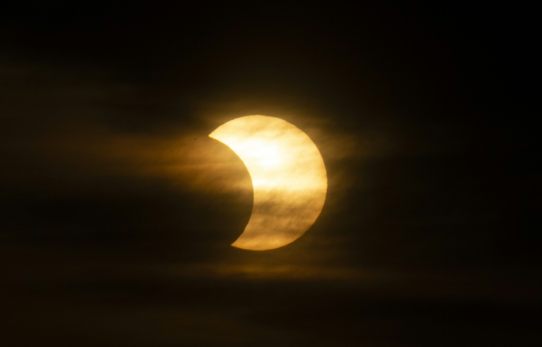 Eclipse solar parcial sobre o hemisfério norte - ISTOÉ DINHEIRO