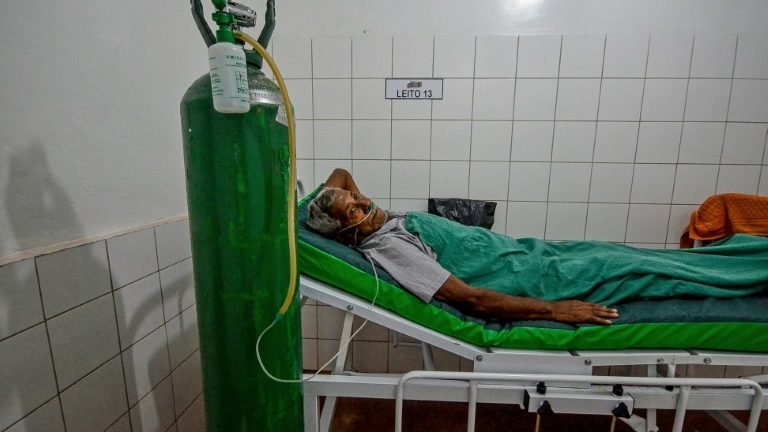 Brasil registra recorde de casos de covid-19 em 24 horas diante de terceira onda Brasil registra recorde de casos de covid-19 em 24 horas diante de terceira onda