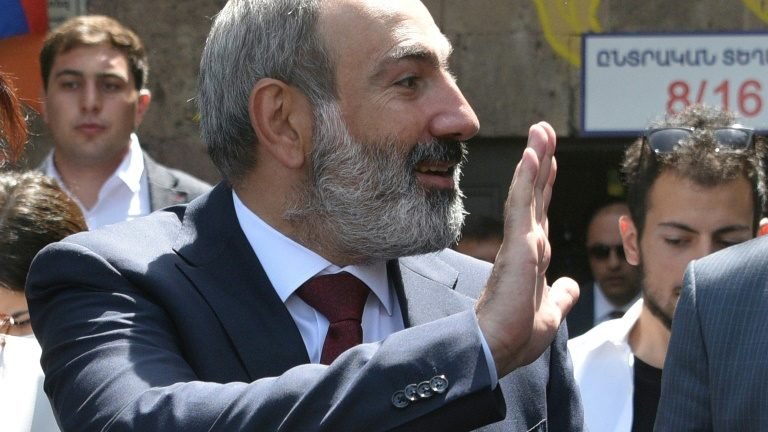 Premier reivindica vitória em eleições legislativas na Armênia Premier reivindica vitória em eleições legislativas na Armênia