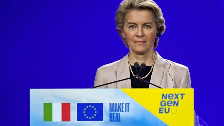 Lei húngara sobre LGTB é ‘uma vergonha’, diz chefe da Comissão Europeia Lei húngara sobre LGTB é ‘uma vergonha’, diz chefe da Comissão Europeia