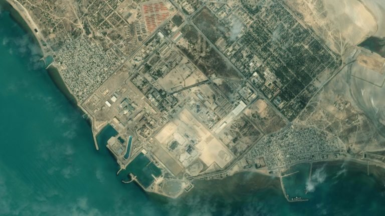 Irã fecha temporariamente central nuclear de Bushehr após “falha técnica” Irã fecha temporariamente central nuclear de Bushehr após “falha técnica”