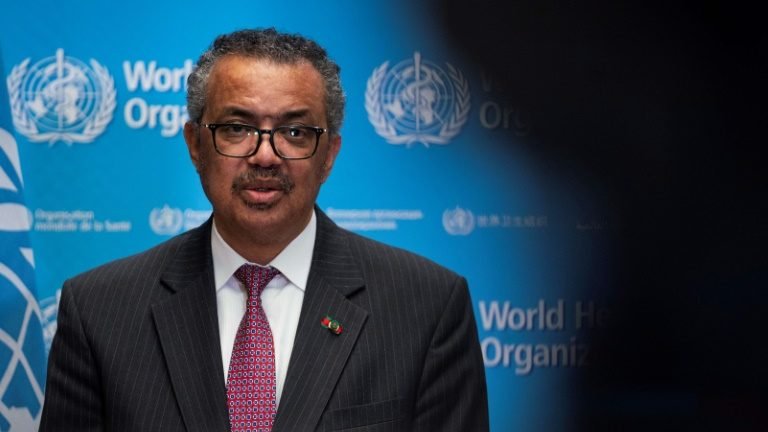 Dezenas de países incapazes de vacinar porque não têm doses, alerta OMS Dezenas de países incapazes de vacinar porque não têm doses, alerta OMS