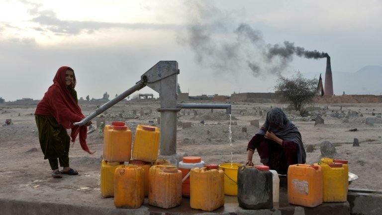 Esboço de relatório do IPCC enumera impactos econômicos das mudanças climáticas Esboço de relatório do IPCC enumera impactos econômicos das mudanças climáticas