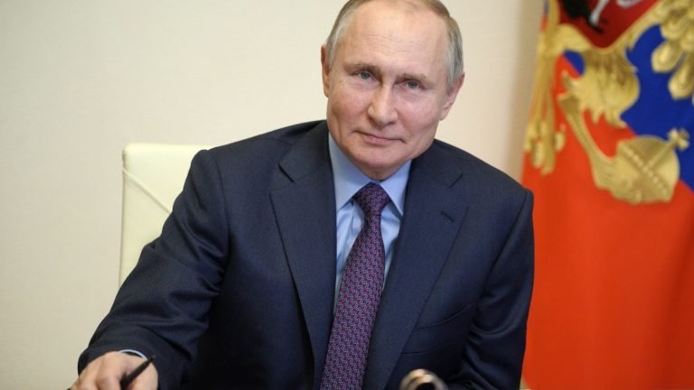 Rússia vai permitir aos estrangeiros vacinarem-se no país Rússia vai permitir aos estrangeiros vacinarem-se no país