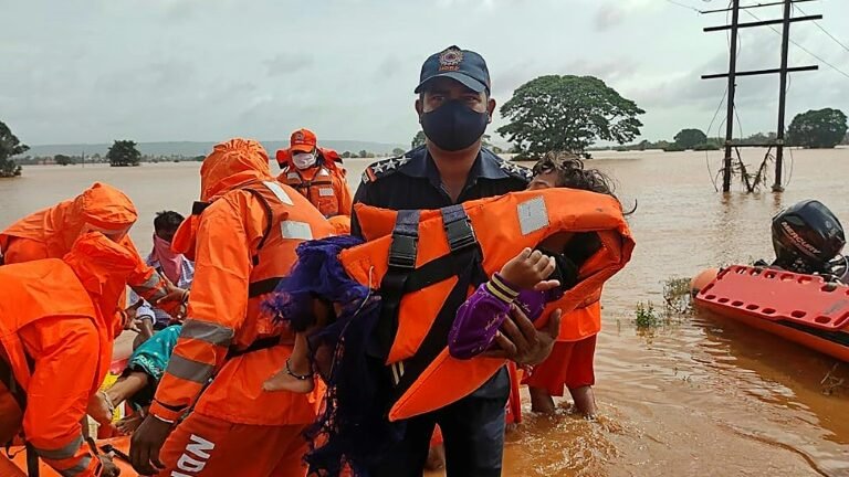 Índia aumenta para 127 balanço de mortes por chuvas torrenciais Índia aumenta para 127 balanço de mortes por chuvas torrenciais