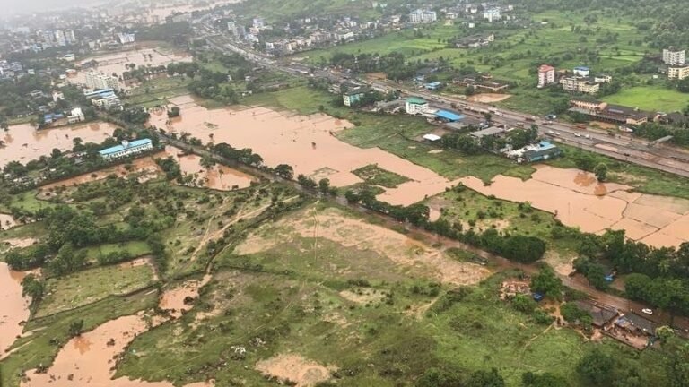 Deslizamentos de terra deixam 36 mortos e dezenas de desaparecidos na Índia Deslizamentos de terra deixam 36 mortos e dezenas de desaparecidos na Índia