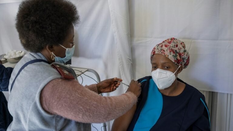 BioNTech/Pfizer produzirão vacina anticovid na África do Sul a partir de 2022 BioNTech/Pfizer produzirão vacina anticovid na África do Sul a partir de 2022