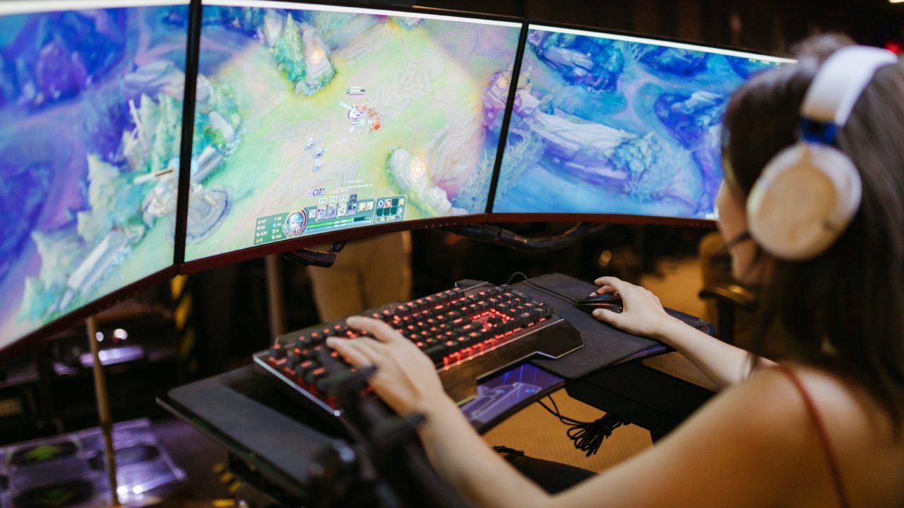 How to Become a Streamer: Build Carrier of Your Dream| Photo: https://www.istoedinheiro.com.br/pandemia-impulsiona-streaming-de-games-e-twitch-bate-recorde-de-audiencia/