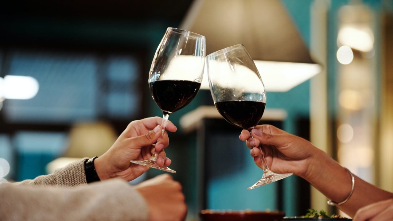 Beber uma dose de álcool todo dia ajuda cardiopatas, segundo cientistas - Vimarsana News