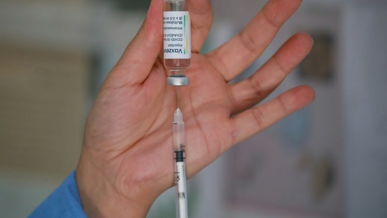 França vai dobrar doações de vacinas anticovid a países pobres, diz presidente França vai dobrar doações de vacinas anticovid a países pobres, diz presidente
