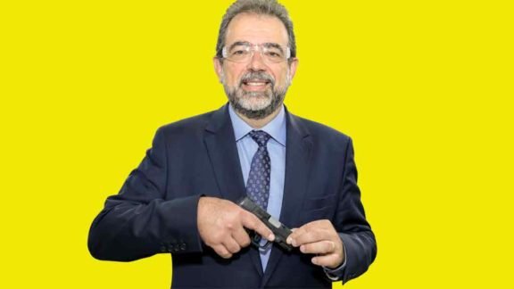 Todo mundo com fuzil, na África Todo mundo com fuzil, na África