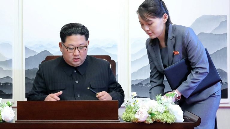 Irmã de Kim Jong Un pede à Coreia do Sul o fim das “políticas hostis” Irmã de Kim Jong Un pede à Coreia do Sul o fim das “políticas hostis”