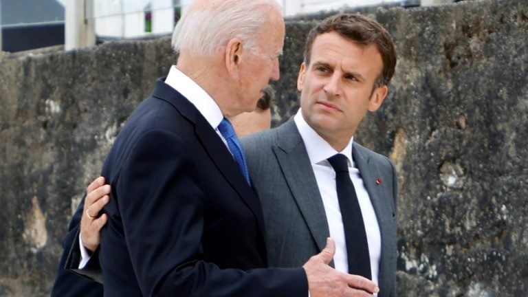 Macron e Biden prometem restabelecer confiança após crise diplomática Macron e Biden prometem restabelecer confiança após crise diplomática
