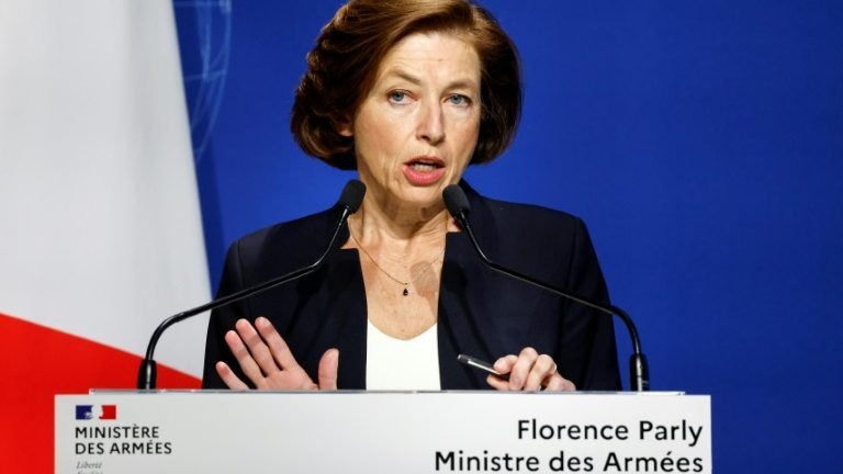 Reunião entre ministros de França e GB é cancelada após crise dos submarinos Reunião entre ministros de França e GB é cancelada após crise dos submarinos