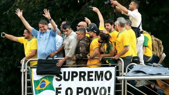Asfixiando a democracia Asfixiando a democracia