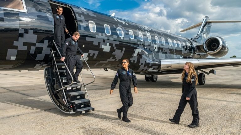 Primeiros turistas espaciais da SpaceX prontos para o lançamento Primeiros turistas espaciais da SpaceX prontos para o lançamento