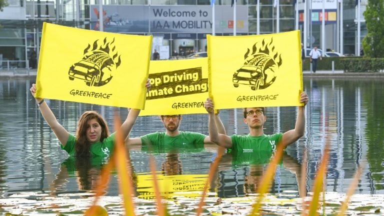 Ecologistas pedem adiamento da COP26 por falta de vacinas para países pobres Ecologistas pedem adiamento da COP26 por falta de vacinas para países pobres