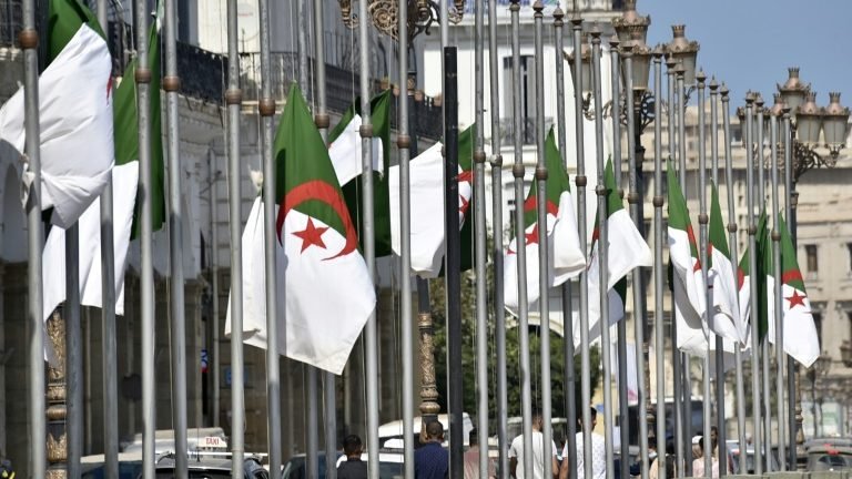 Ex-presidente Bouteflika será sepultado junto a heróis da independência da Argélia Ex-presidente Bouteflika será sepultado junto a heróis da independência da Argélia