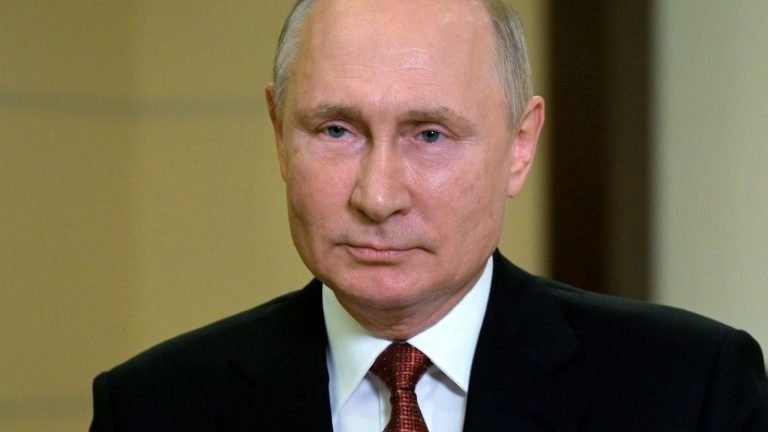 Putin anuncia que dezenas de pessoas de seu entorno testaram positivo para covid Putin anuncia que dezenas de pessoas de seu entorno testaram positivo para covid