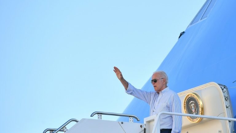 Biden vai ao Oeste arrasado por incêndios na véspera de votação na Califórnia Biden vai ao Oeste arrasado por incêndios na véspera de votação na Califórnia