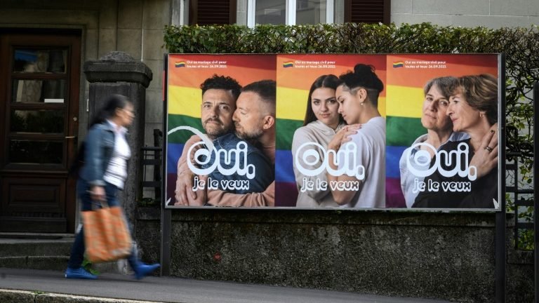 Suíços aprovam em referendo o casamento igualitário Suíços aprovam em referendo o casamento igualitário
