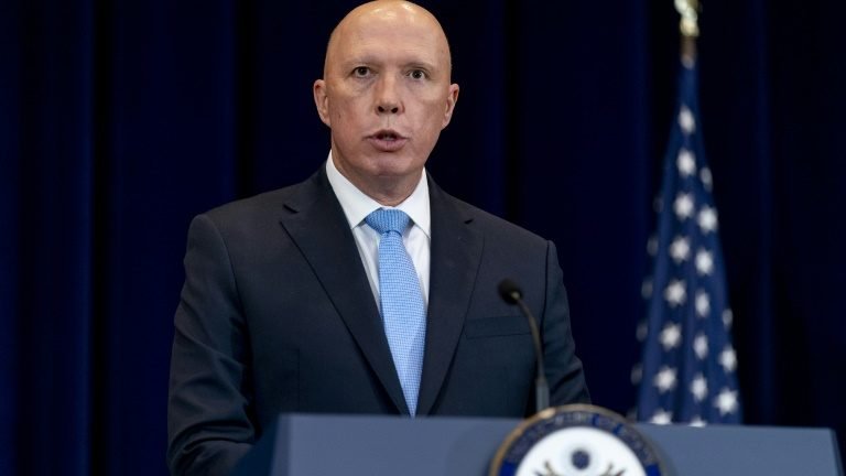 EUA tenta apaziguar ira da França sobre perda de contratos de submarinos para a Austrália EUA tenta apaziguar ira da França sobre perda de contratos de submarinos para a Austrália