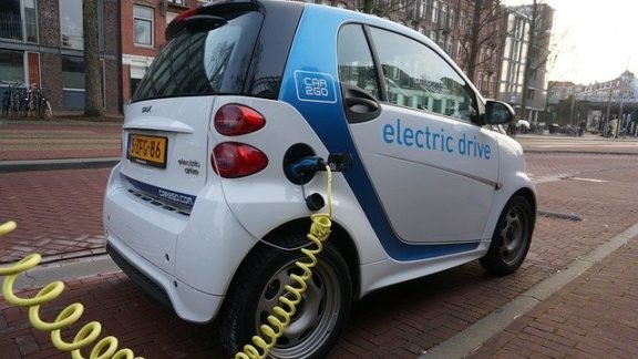 Carros elétricos são seguros para marcapassos, mas com precauções Carros elétricos são seguros para marcapassos, mas com precauções